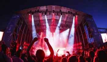 Personas en un concierto